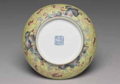 图片[3]-Dish with red “Longevity Mountain and Fortune Sea” motif inside a green exterior in falangcai painted enamels, Qianlong reign (1736-1795), Qing dynasty-China Archive